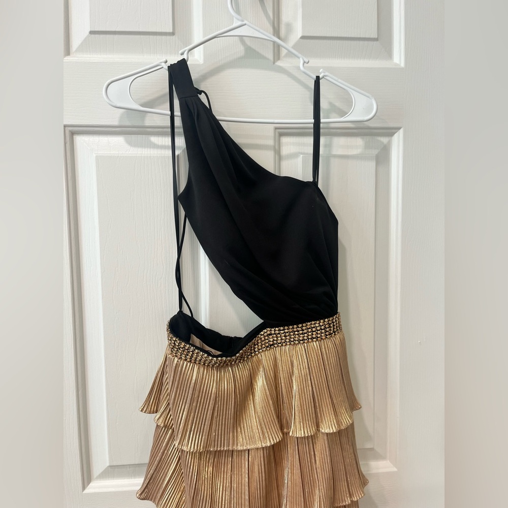 Mac Duggal Black and Gold Tiered One Shoulder Gown - Picture 5 of 7